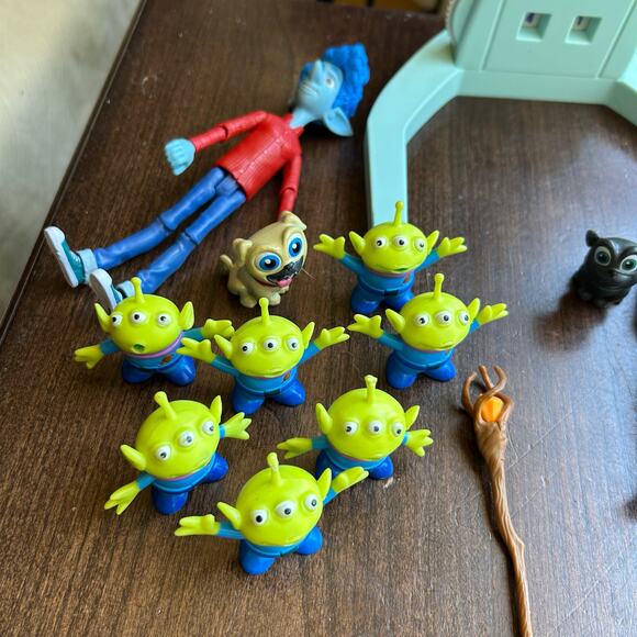 Action figures hoop playset from the Space Jam A New Legacy movie and more - Picture 2 of 6